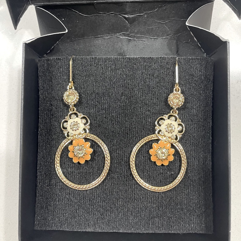 Yanbal - Unique earrings